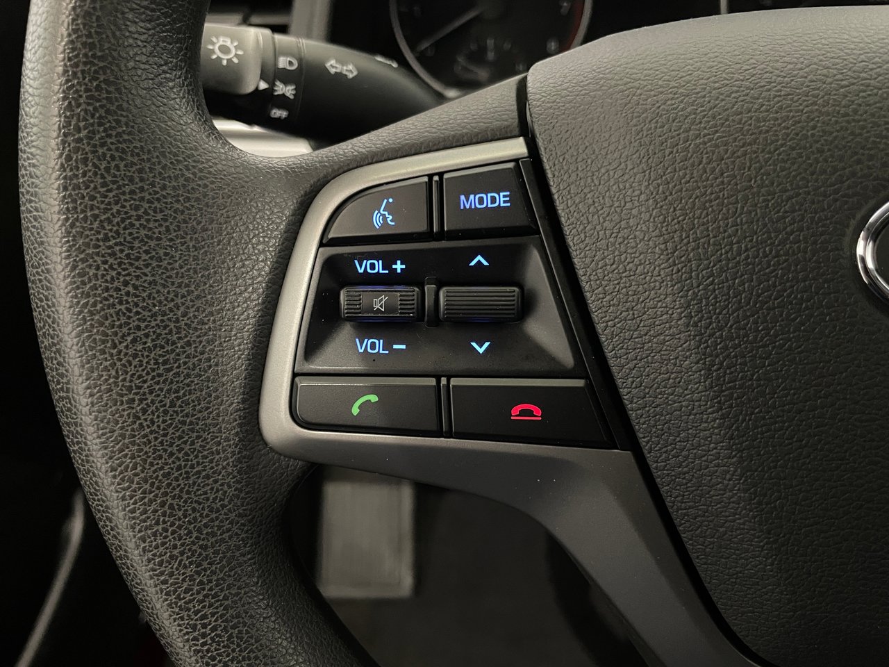 Hyundai Elantra LE 2017-10