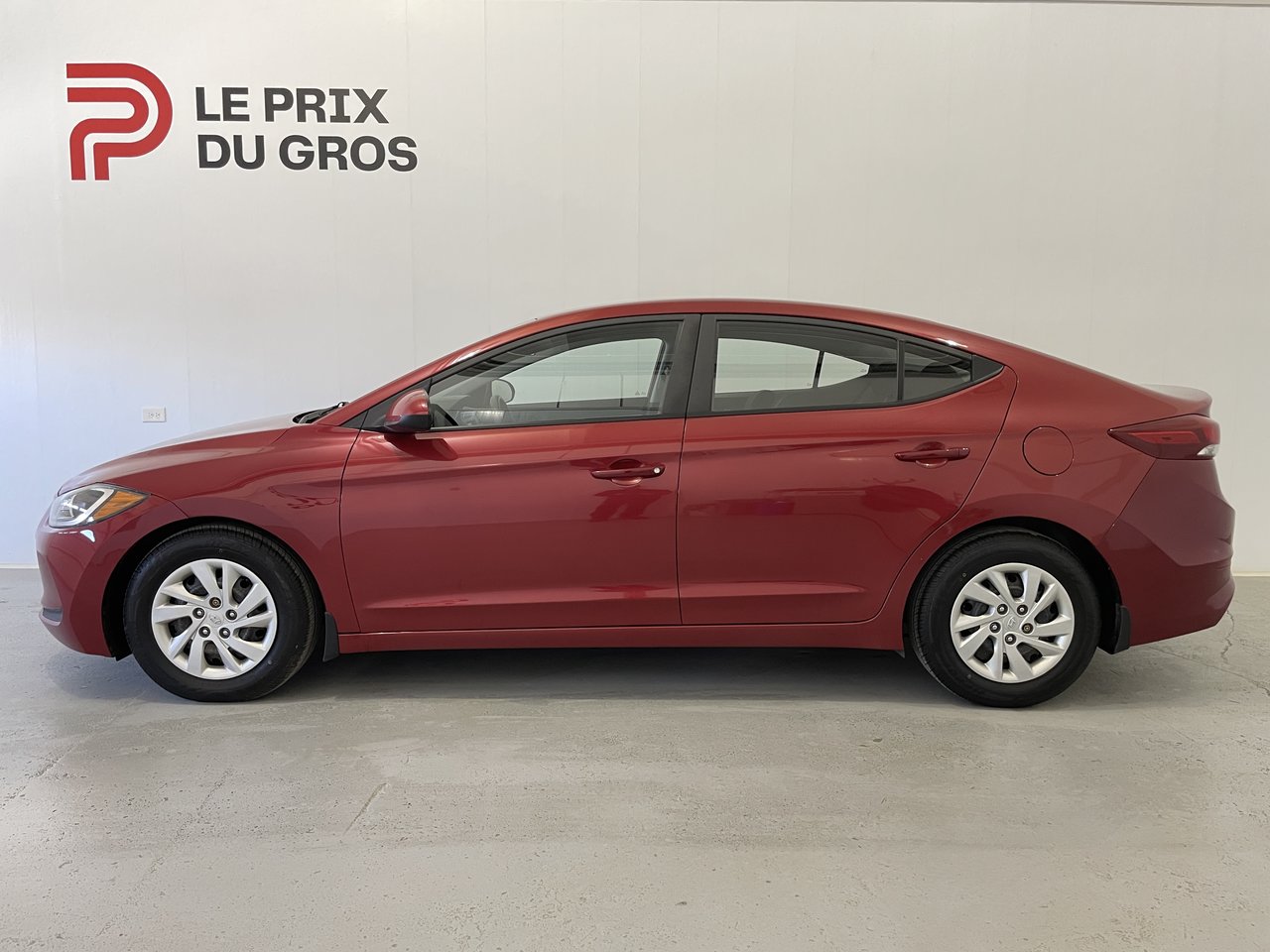 Hyundai Elantra LE 2017-3