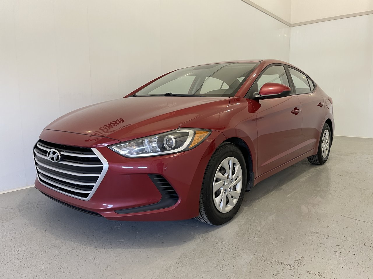 Hyundai Elantra LE 2017-2
