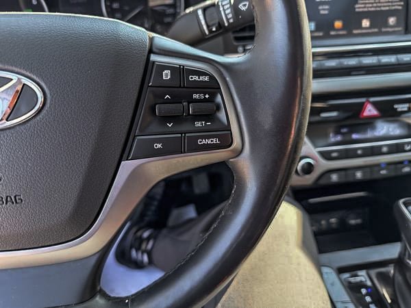 Hyundai Elantra GLS 2017-17