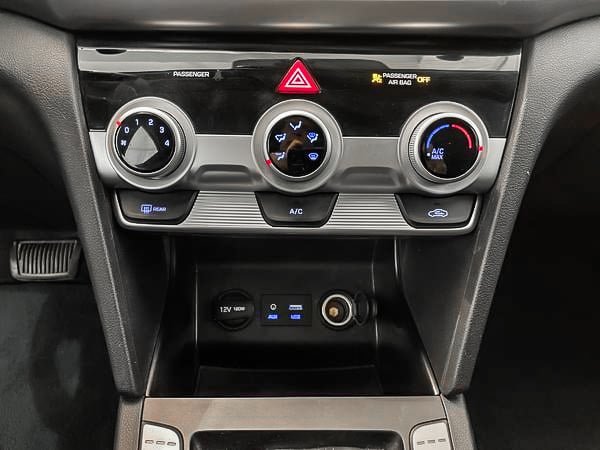 2020 Hyundai Elantra Preferred-20