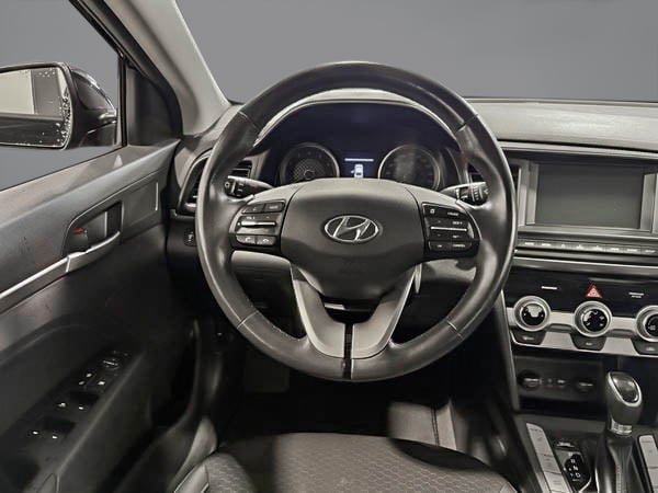 Hyundai Elantra Preferred 2020-13