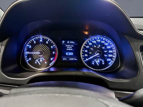 2020 Hyundai Elantra ESSENTIAL-18