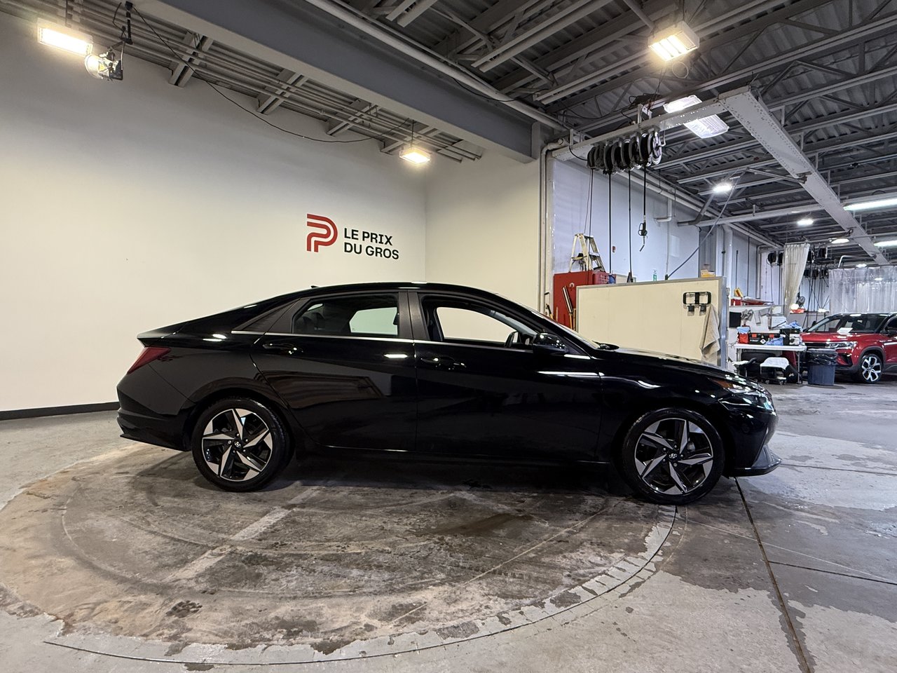 2023 Hyundai Elantra Luxury-1