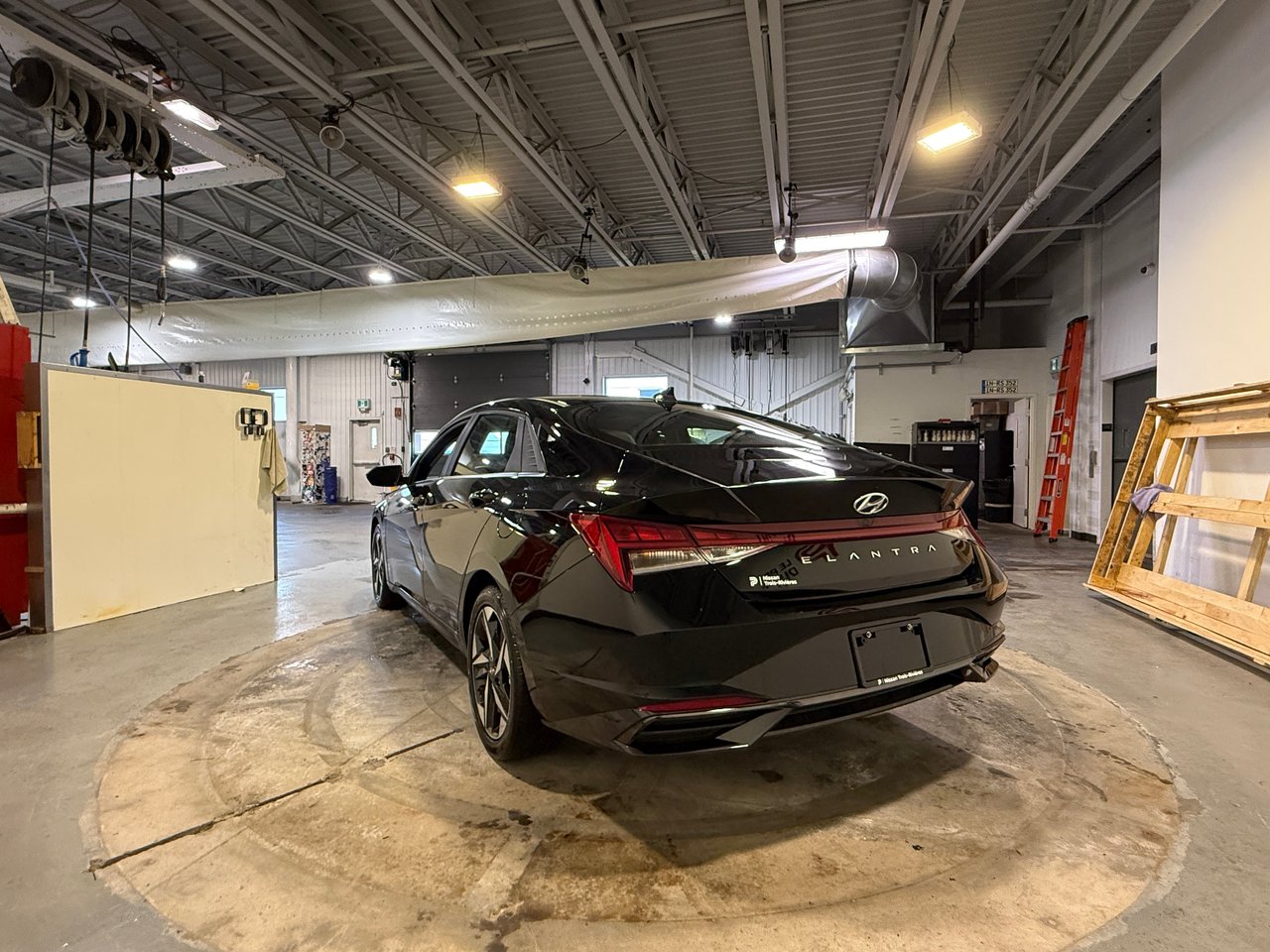 2023 Hyundai Elantra Luxury-4