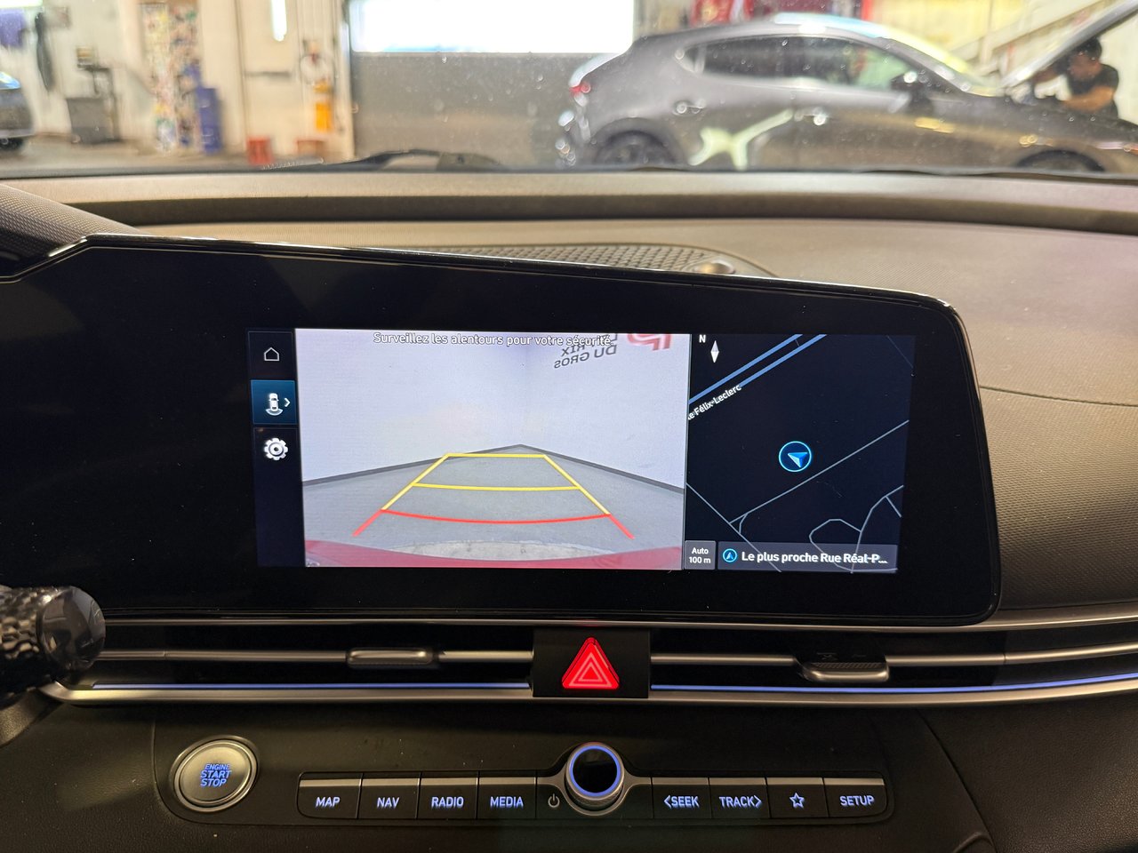 Hyundai Elantra LUXE 2023-21