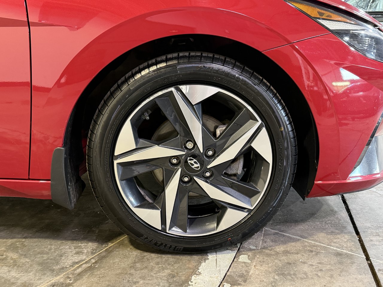 Hyundai Elantra LUXE 2023-10