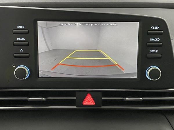 Hyundai Elantra Essential 2023-18