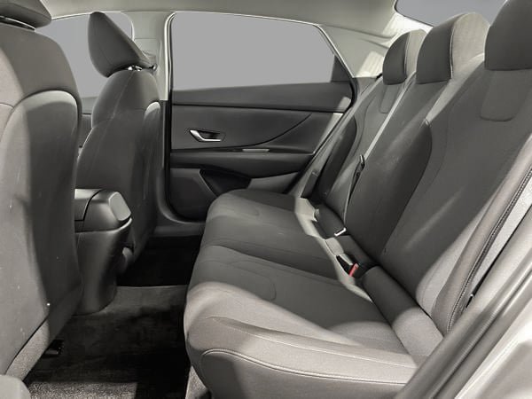 Hyundai Elantra Essential 2023-21