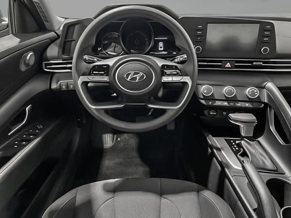 Hyundai Elantra Essential 2023-8