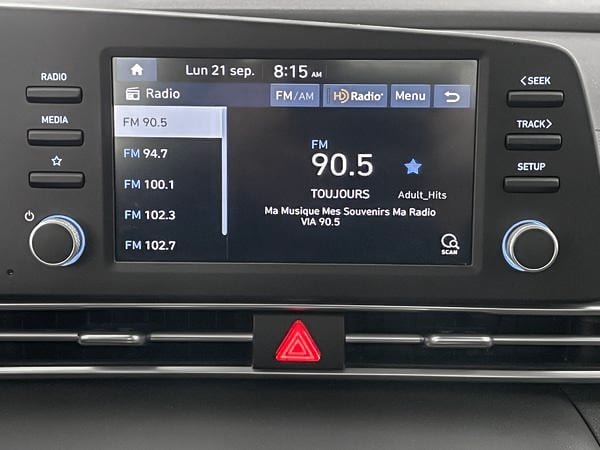 Hyundai Elantra Essential 2023-16