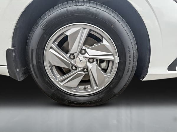 2024 Hyundai Elantra ESSENTIAL-8