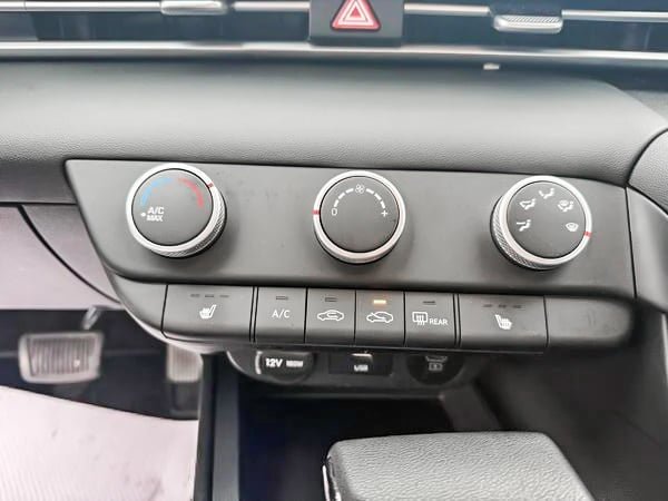 2024 Hyundai Elantra ESSENTIAL-18
