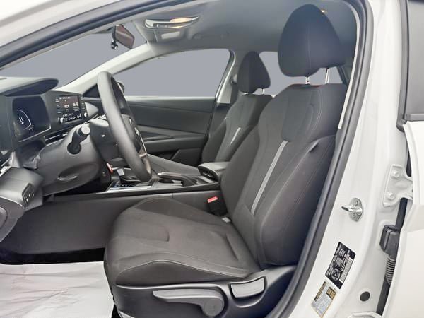 2024 Hyundai Elantra ESSENTIAL-10