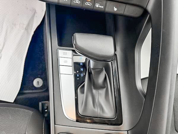 2024 Hyundai Elantra ESSENTIAL-17