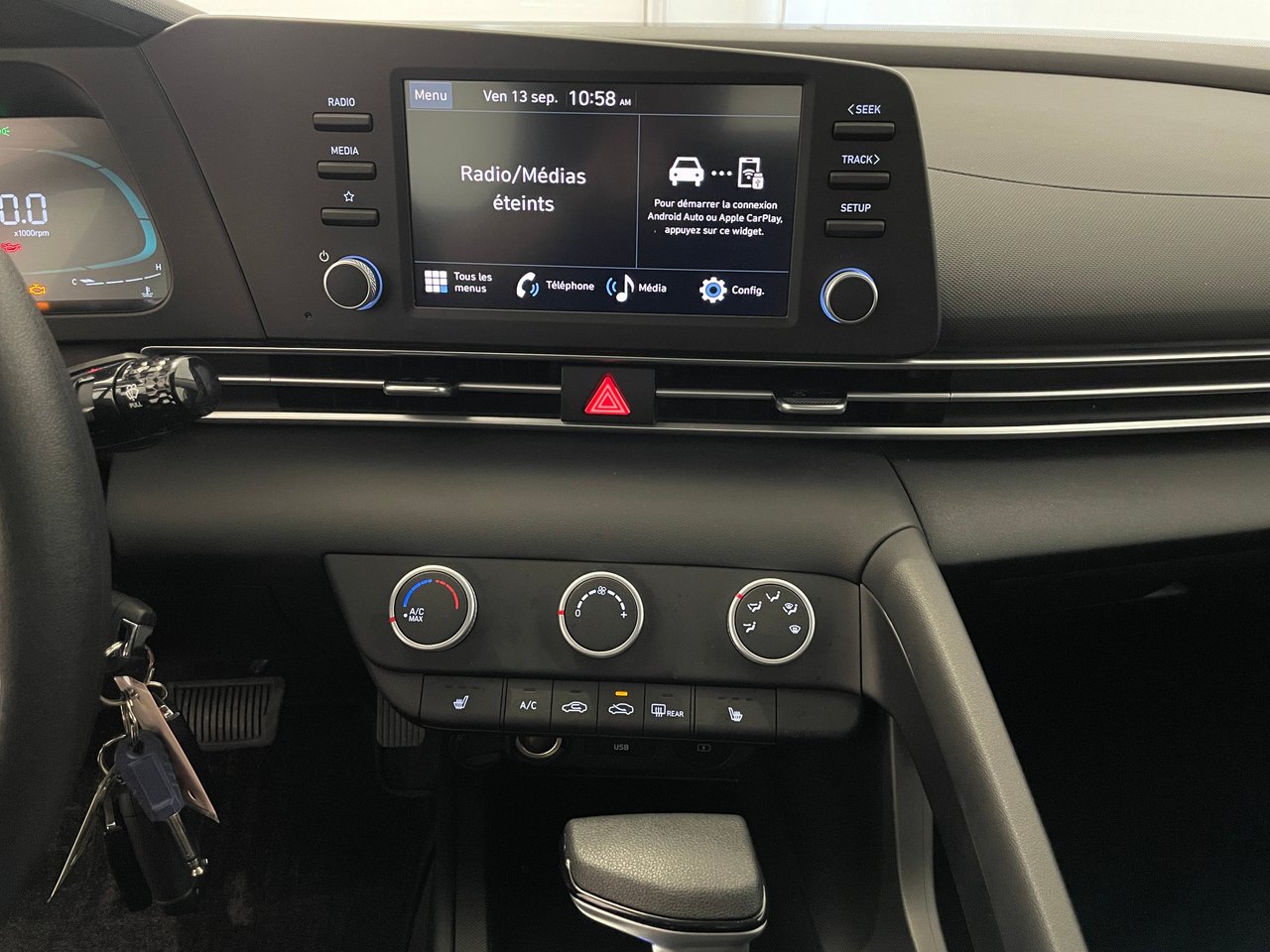 2024 Hyundai Elantra ESSENTIAL-16