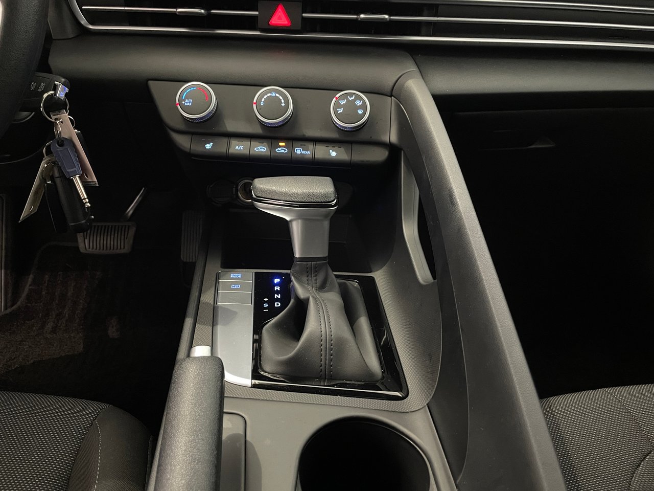 2024 Hyundai Elantra ESSENTIAL-21