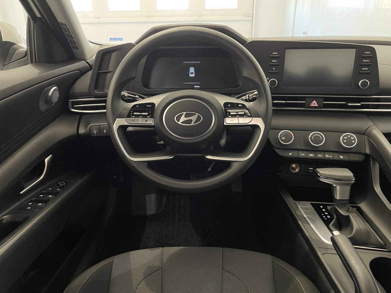 2024 Hyundai Elantra ESSENTIAL-8