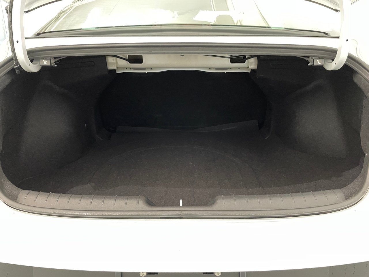 2024 Hyundai Elantra ESSENTIAL-23