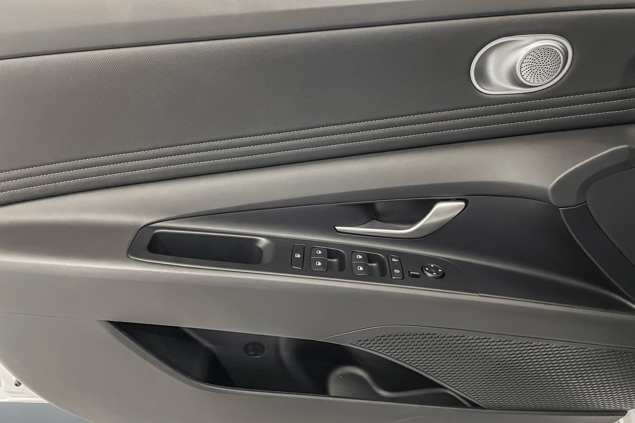2025 Hyundai Elantra Preferred Tech-8