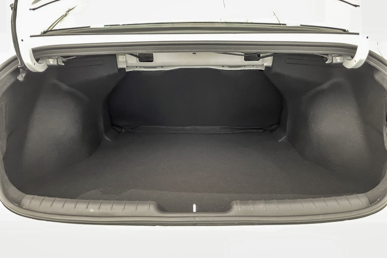 2025 Hyundai Elantra Preferred Tech-23