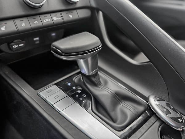 2025 Hyundai Elantra Preferred-10