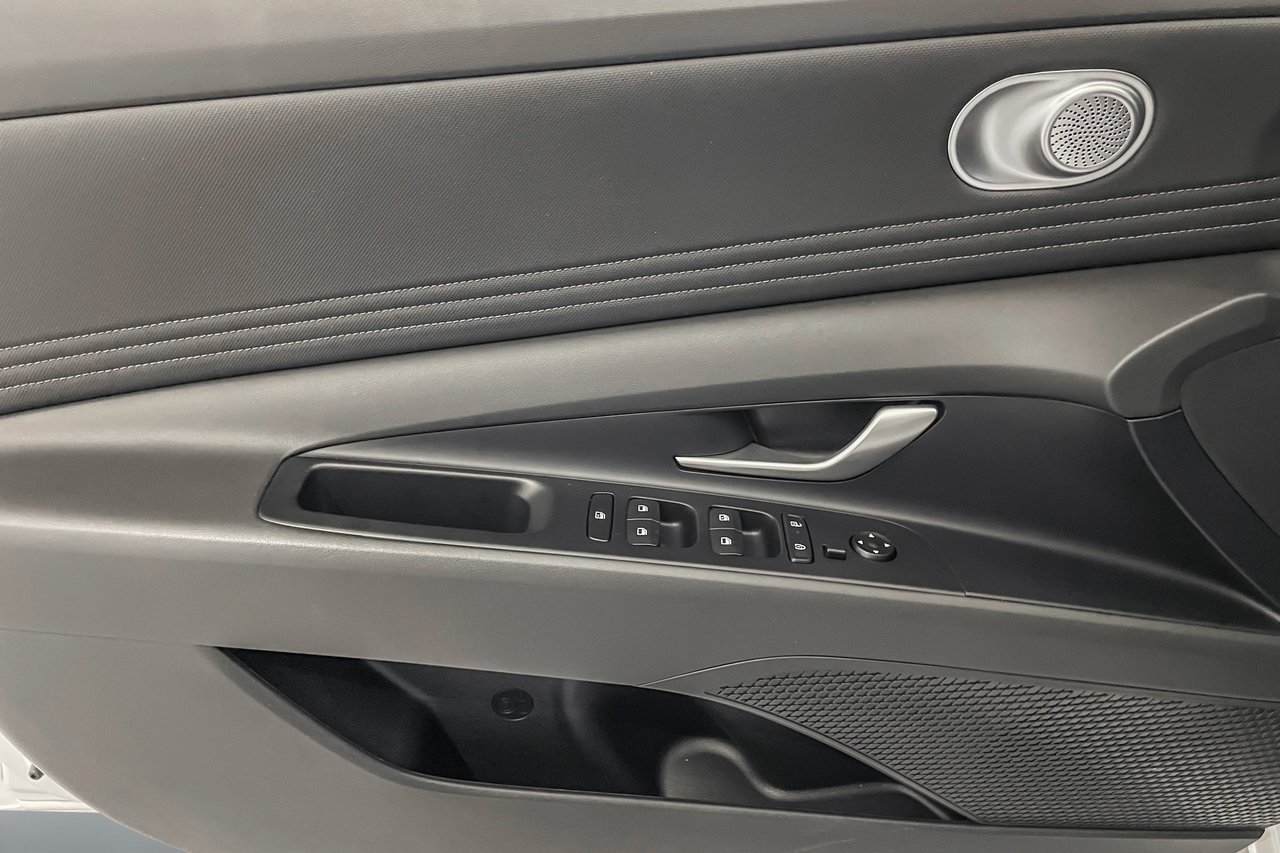 2025 Hyundai Elantra Preferred Tech-8