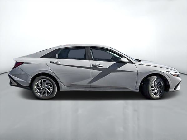 2025 Hyundai Elantra Preferred-1
