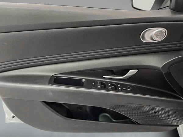 2025 Hyundai Elantra Preferred-9