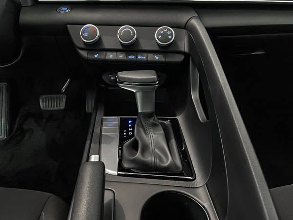 2025 Hyundai Elantra Preferred-21