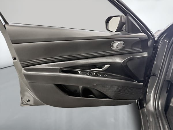 2025 Hyundai Elantra Preferred-10