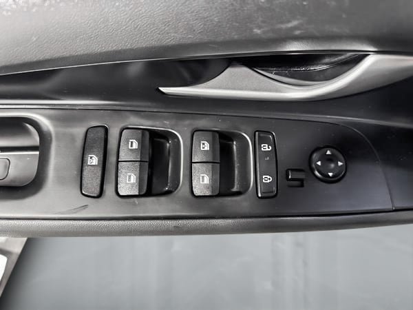 2025 Hyundai Elantra Preferred-11