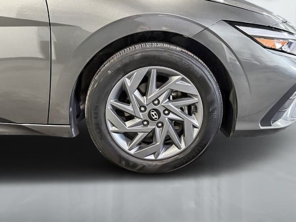 2025 Hyundai Elantra Preferred-9