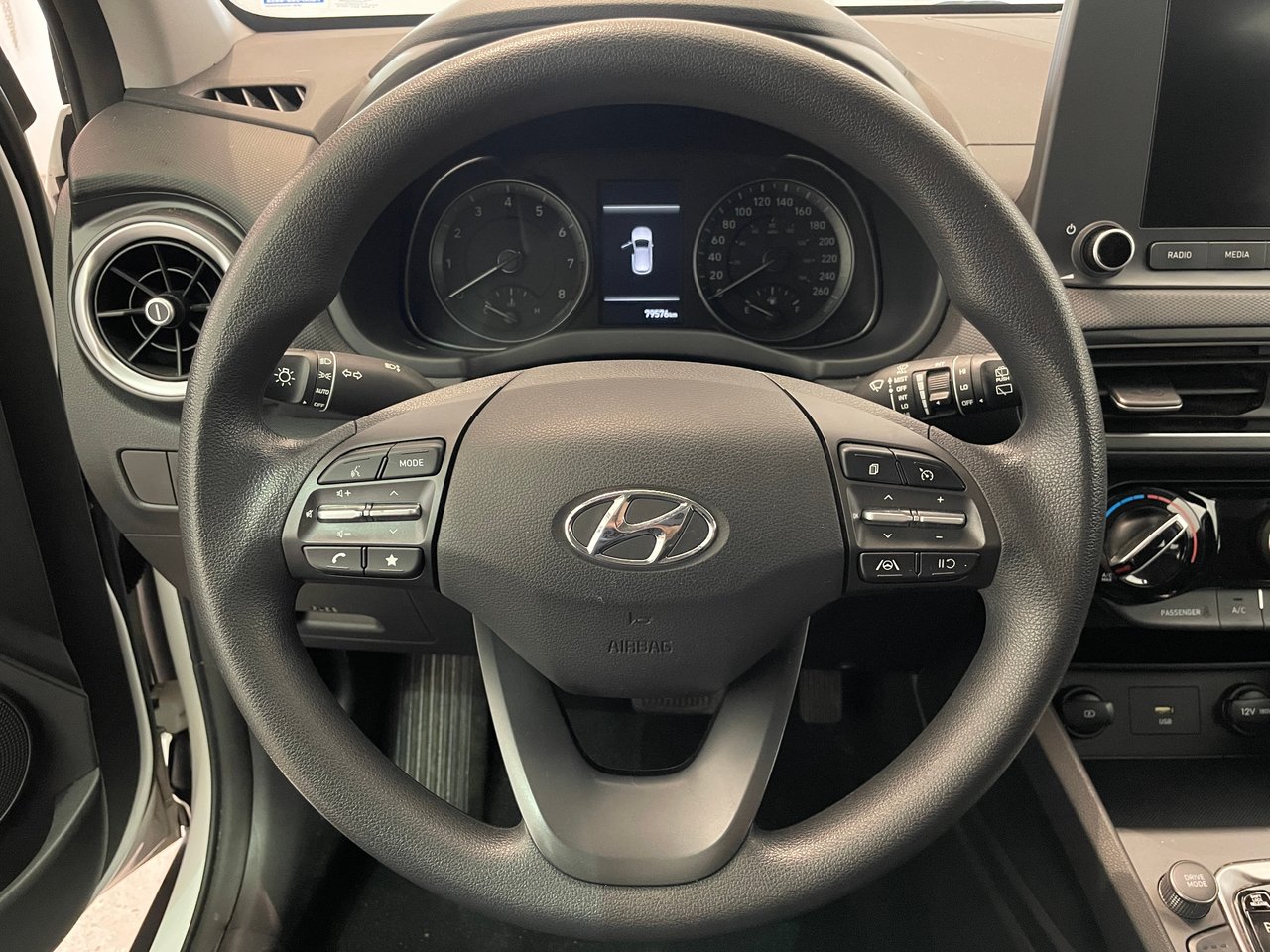 2022 Hyundai Kona Essential AWD-10