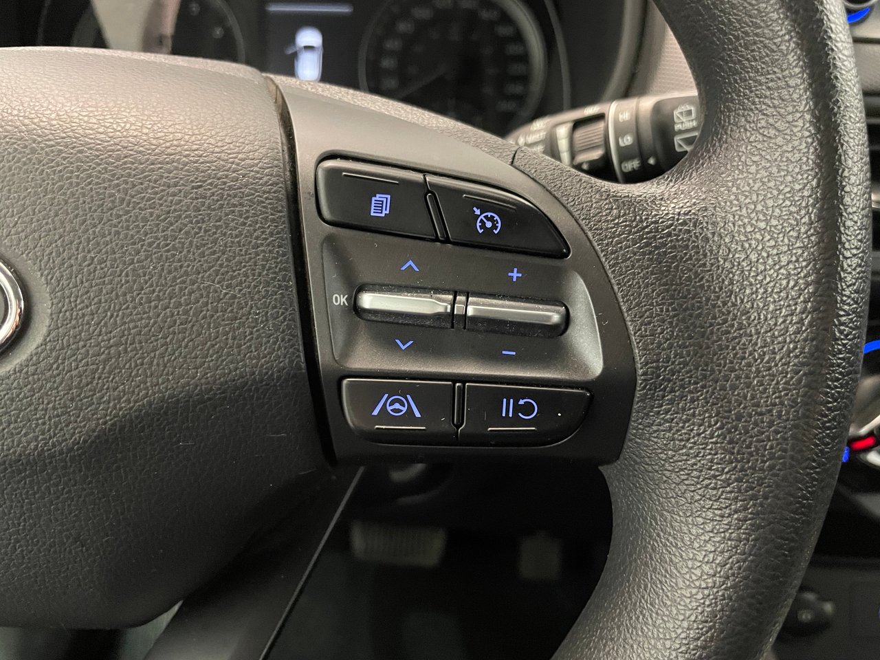 2022 Hyundai Kona Essential AWD-12