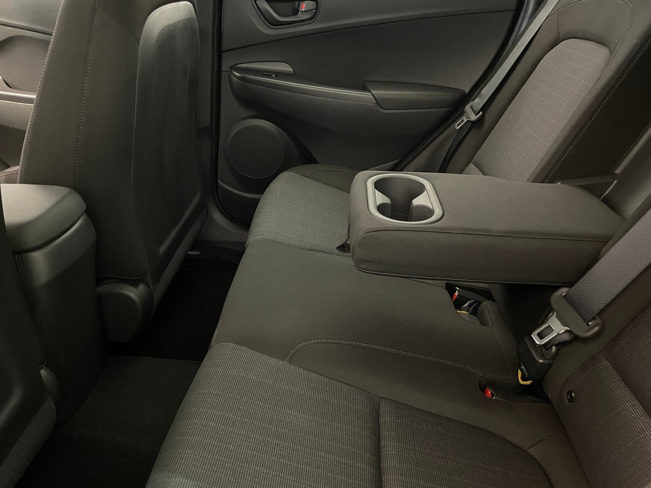 2022 Hyundai Kona Essential AWD-24