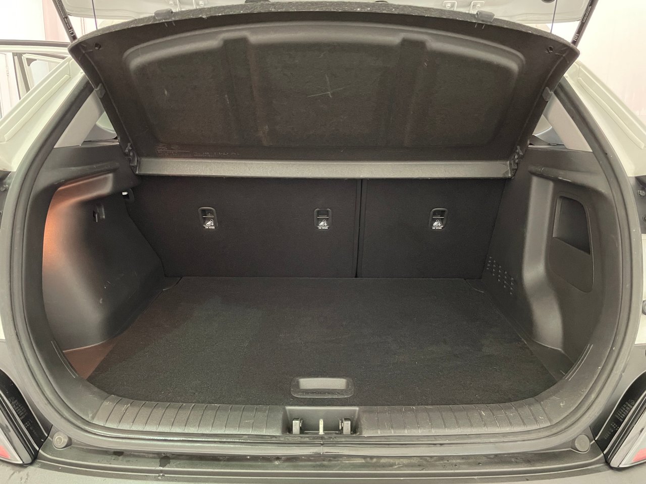 2022 Hyundai Kona Essential AWD-22