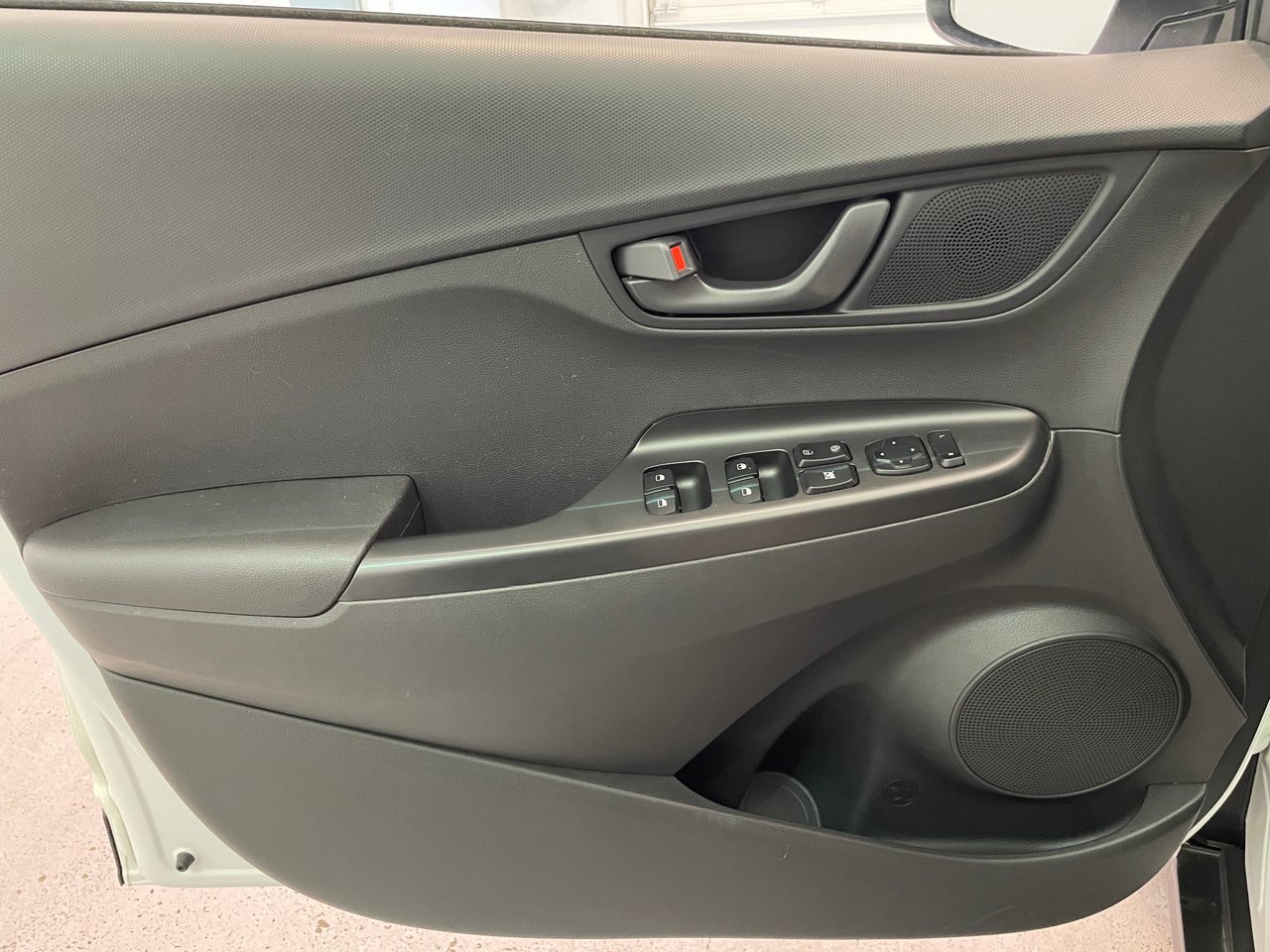 2022 Hyundai Kona Essential AWD-8