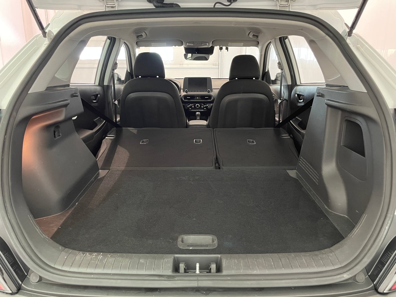 Hyundai Kona Essential AWD 2022-25