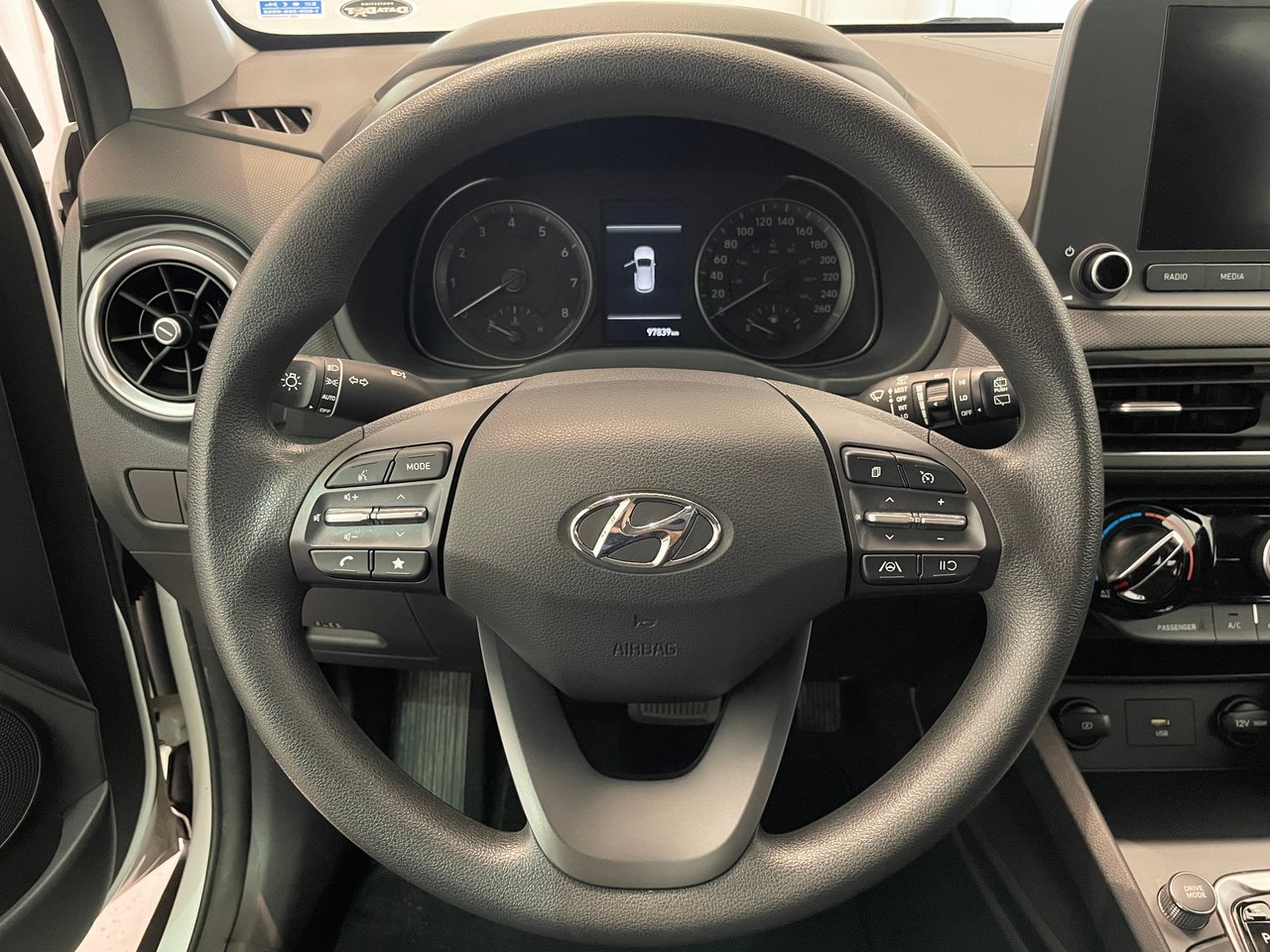 Hyundai Kona Essential AWD 2022-11