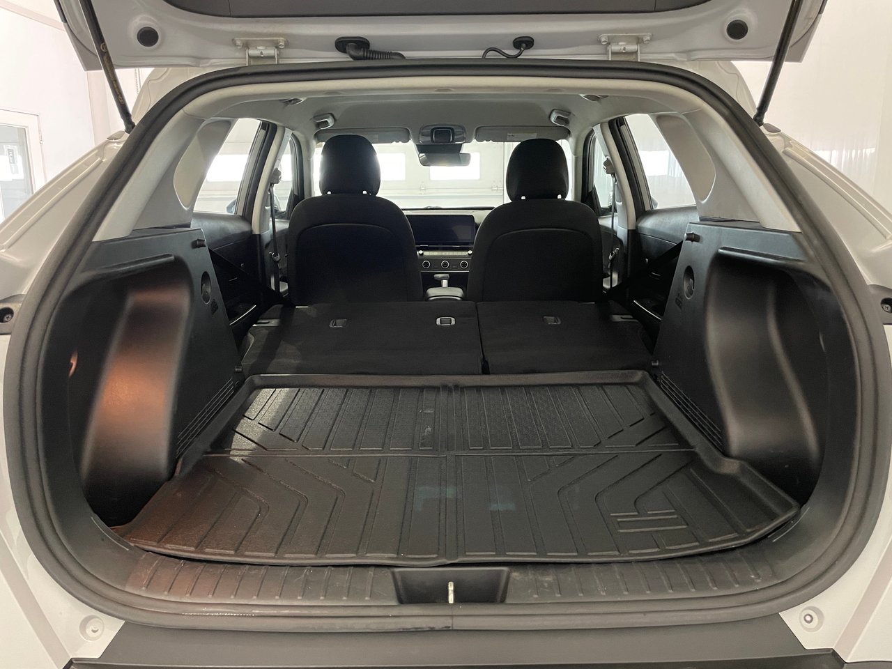 2025 Hyundai Kona Essential AWD-25
