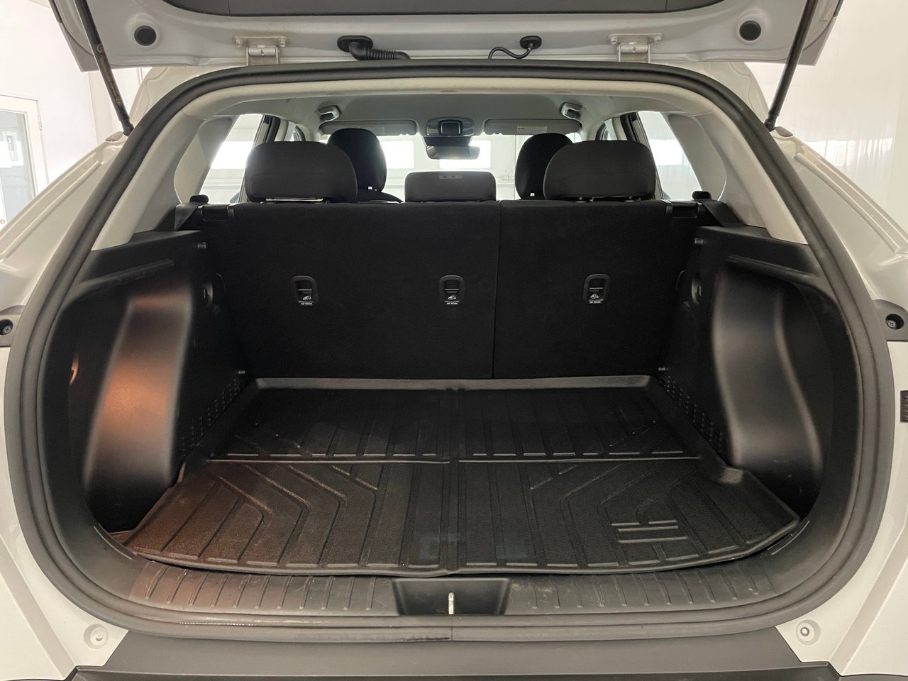 2025 Hyundai Kona Essential AWD-24