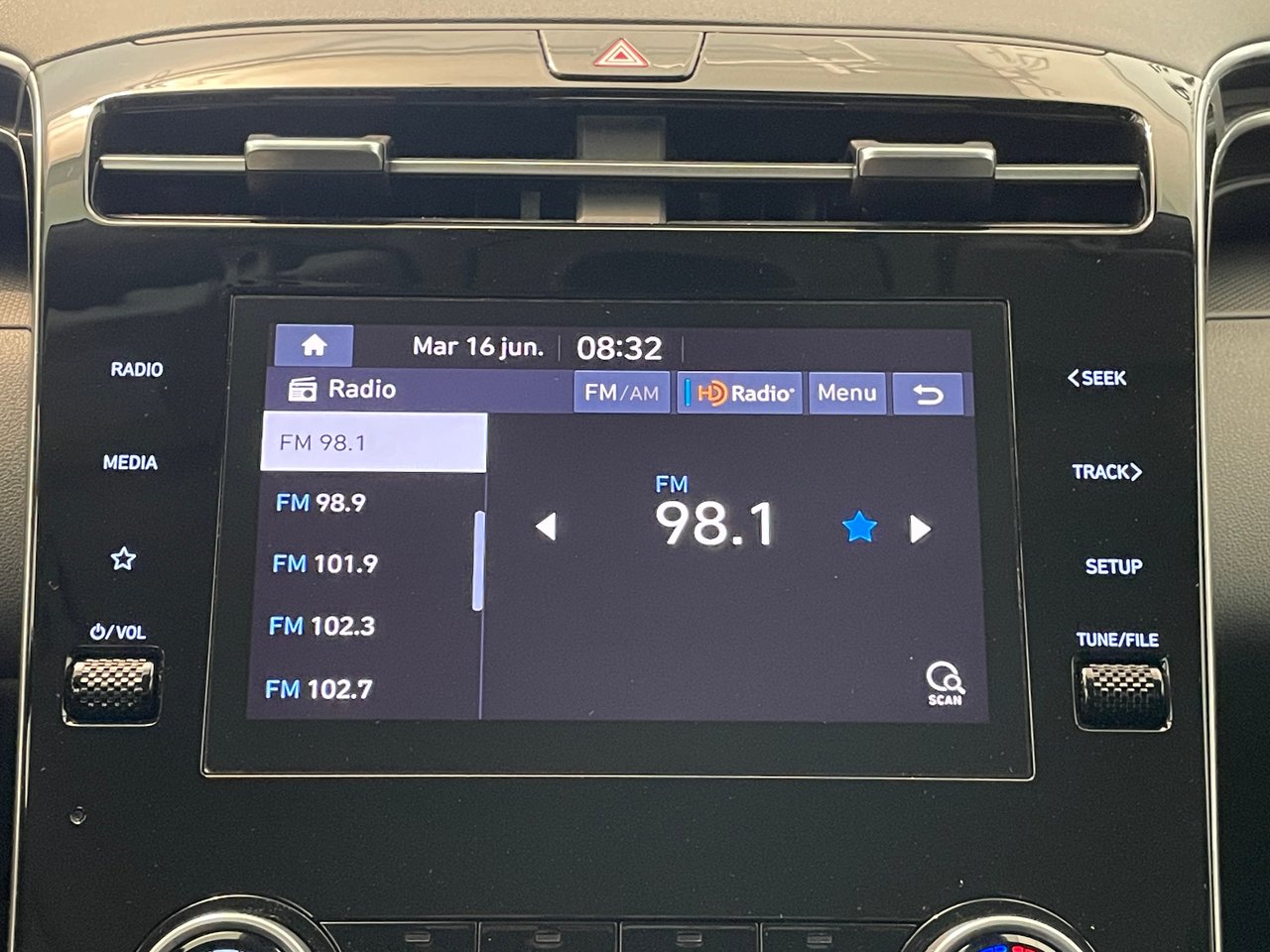 2022 Hyundai Tucson Essential-16