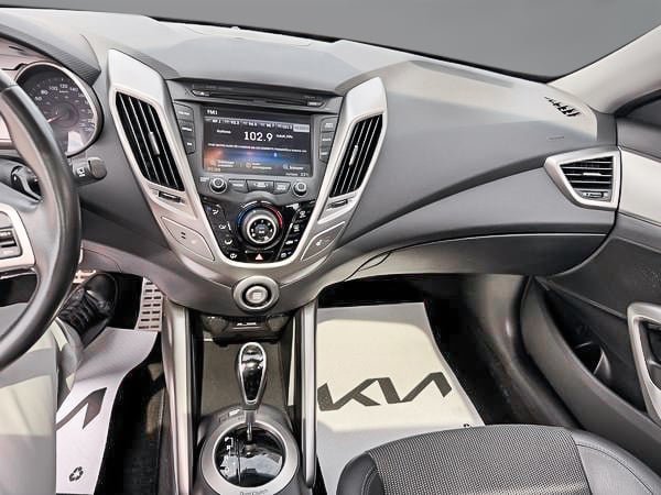 2013 Hyundai Veloster BASE-23