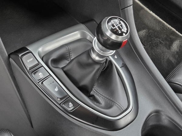 2020 Hyundai Veloster TURBO-14