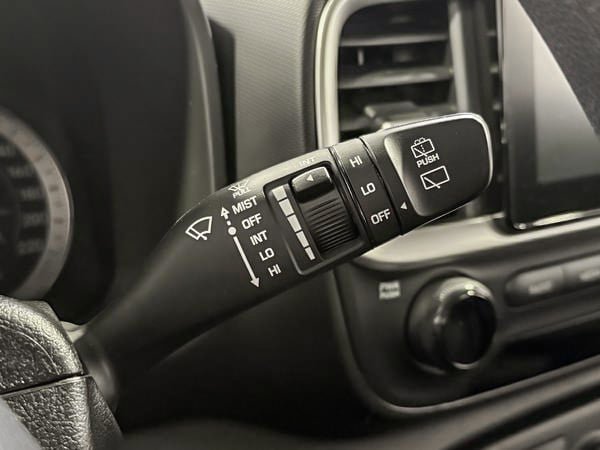 2022 Hyundai Venue ESSENTIAL-17