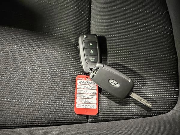 2022 Hyundai Venue ESSENTIAL-25