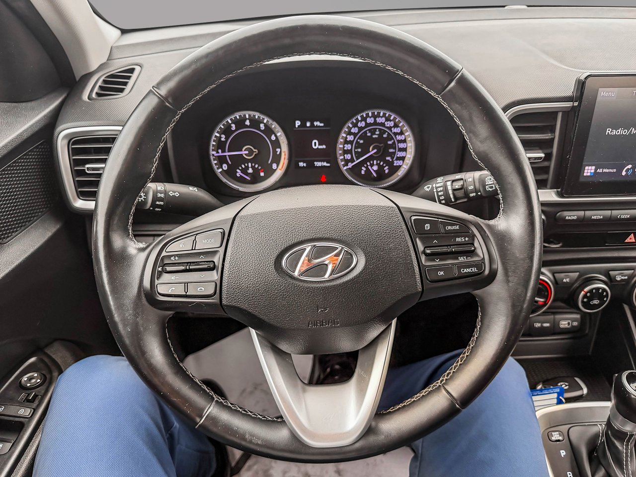 2022 Hyundai Venue TREND-16