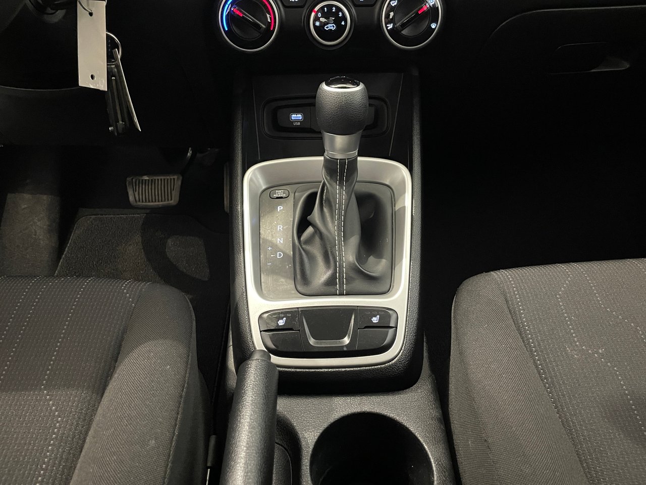 2023 Hyundai Venue Essential-19