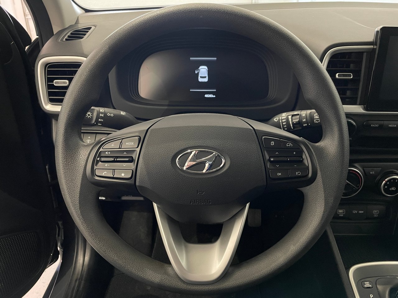 2023 Hyundai Venue Essential-10